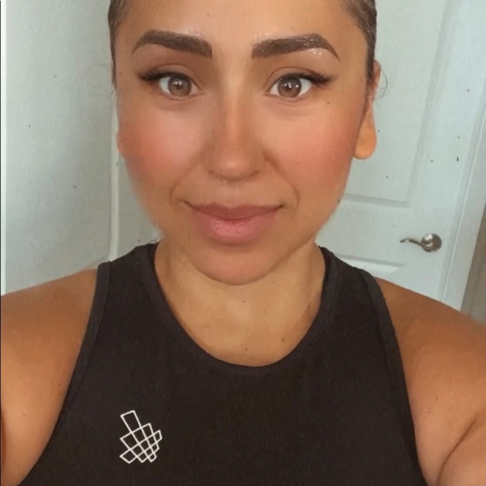 Meet your Posher, Ana